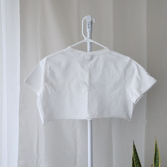 COPY - SPORTY REEBOK CROPPED TEE - Picture 2 of 3